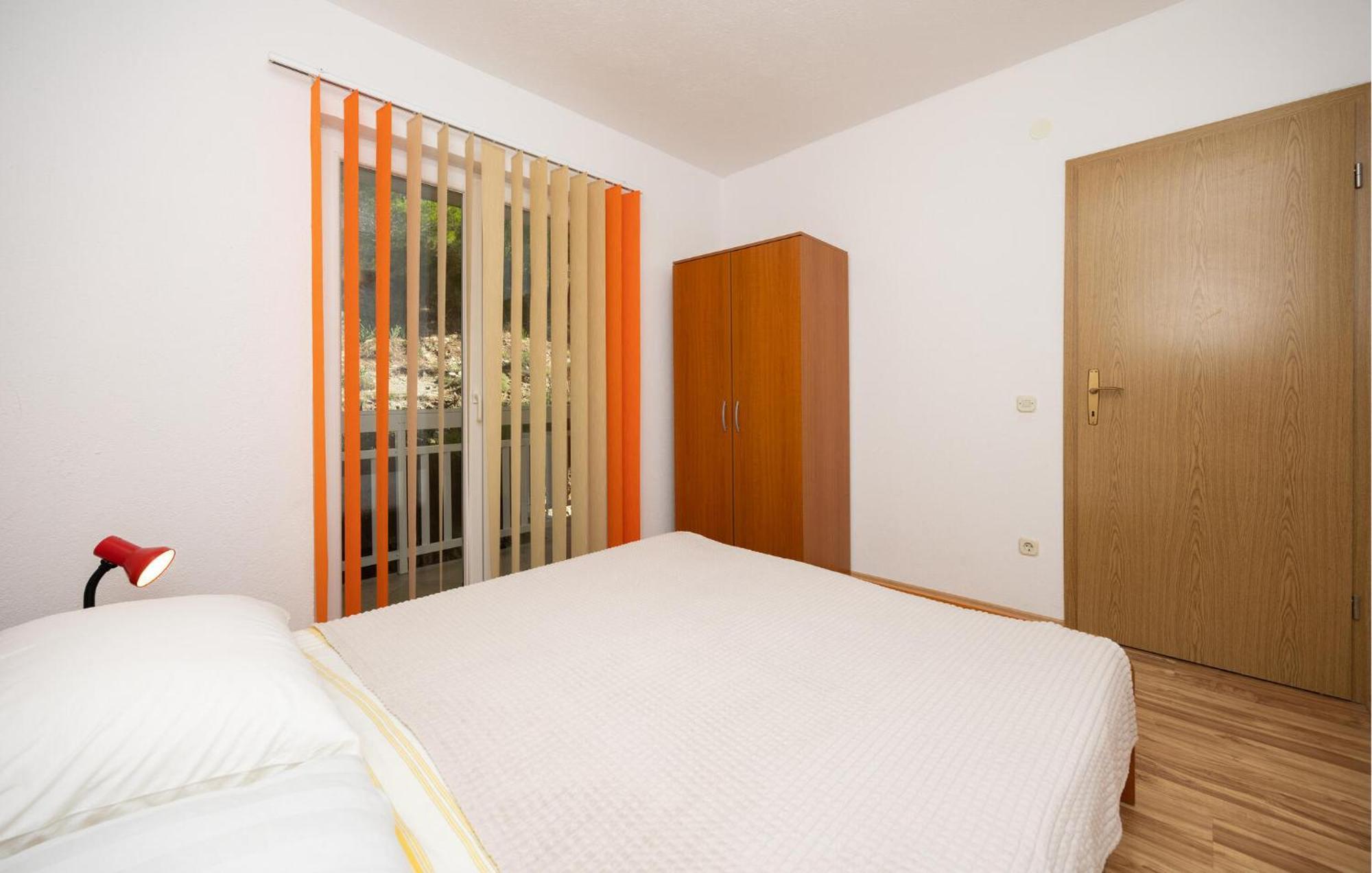 1 Bedroom Awesome Apartment In Lokva Rogoznica Extérieur photo