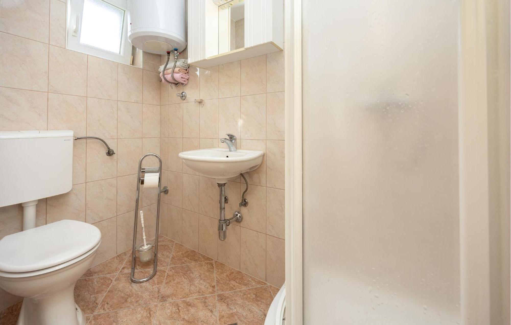 1 Bedroom Awesome Apartment In Lokva Rogoznica Extérieur photo