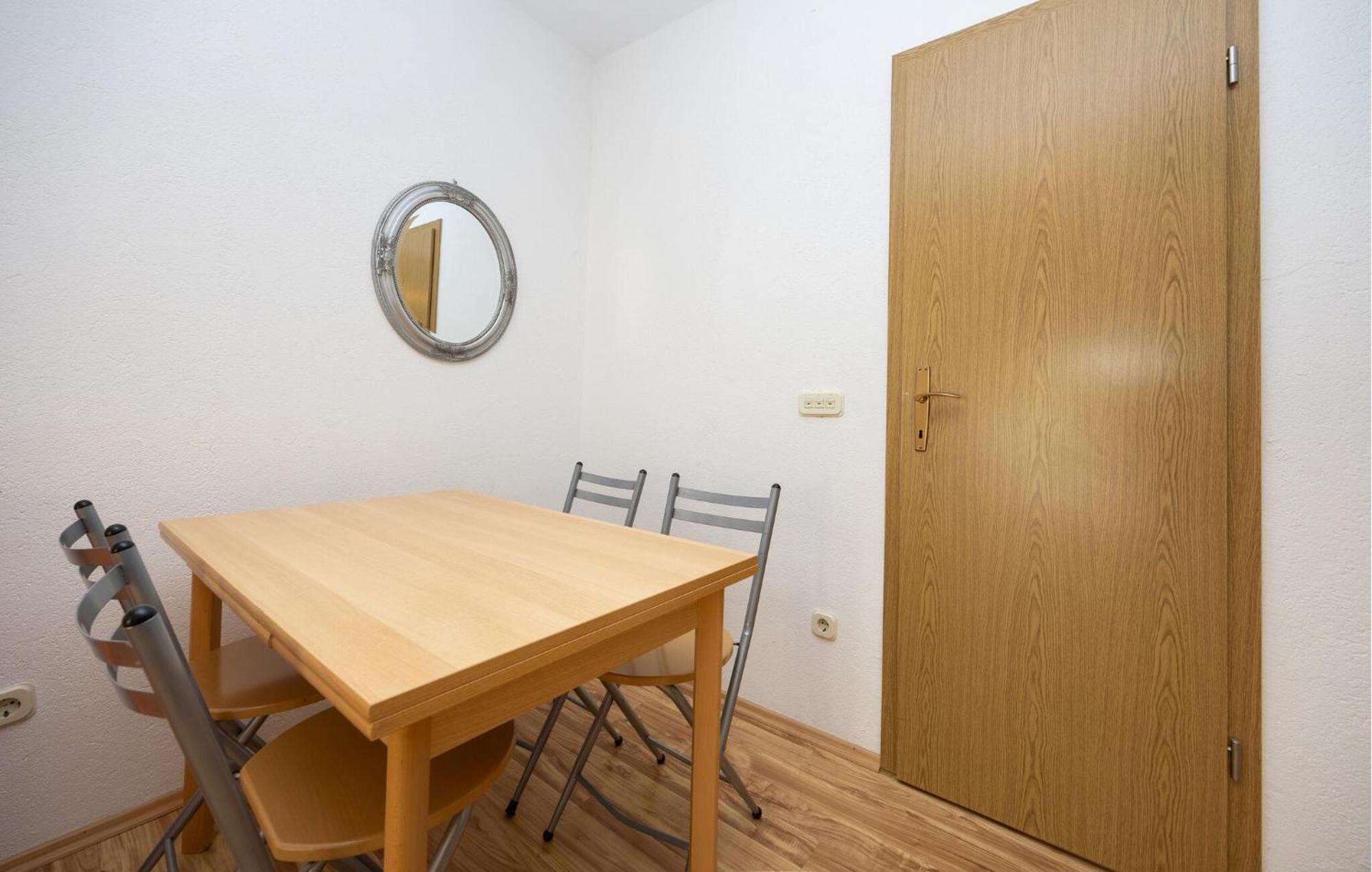 1 Bedroom Awesome Apartment In Lokva Rogoznica Extérieur photo